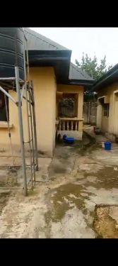 4 bedrm bungalow  with additional  2 bdrm bungalow  for sale