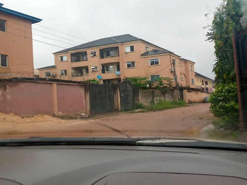 top real estate agent 8 flats of 6 three bedroom flats and 2 two bedroom flats available for sale at Area A new owerri imo state