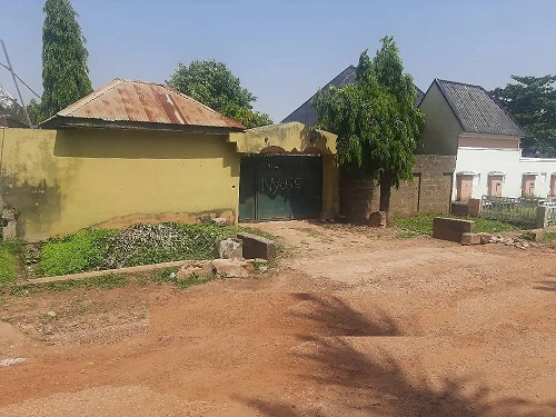 2 flats of uncompleted three bedrooms Bungalow for sale